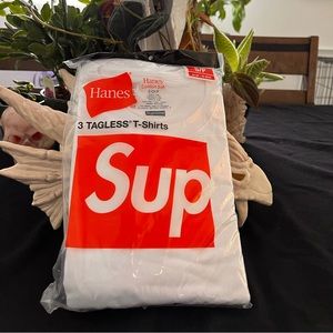 SUPREME Hanes White Tee - 3 pack